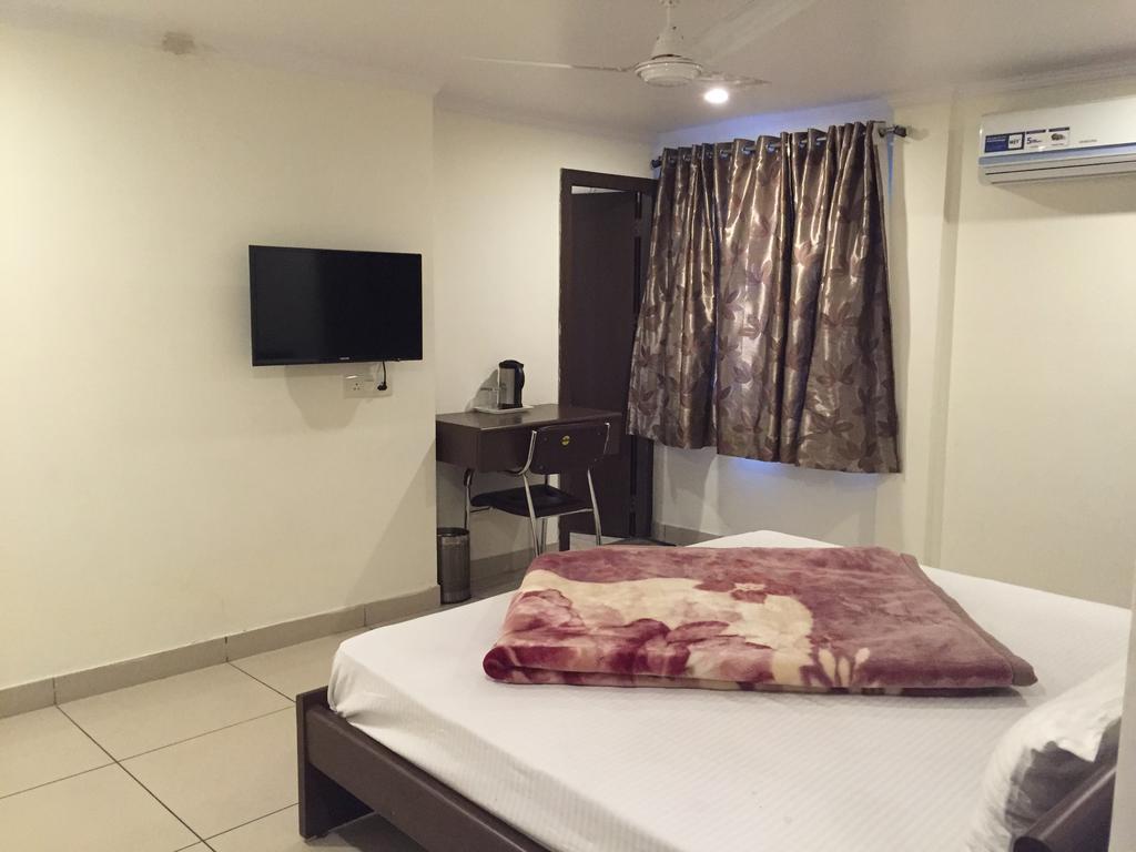 Hotel Surya Haldwāni Cameră foto